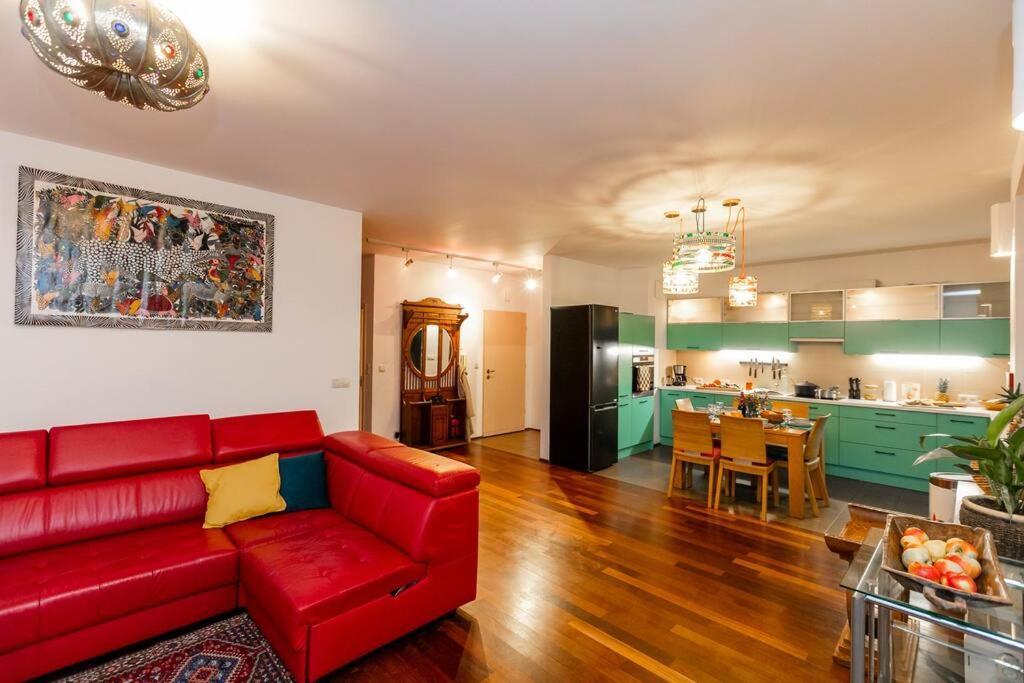 Stunning Apartment. Garage. Security. Mokotow Area * Varsovia