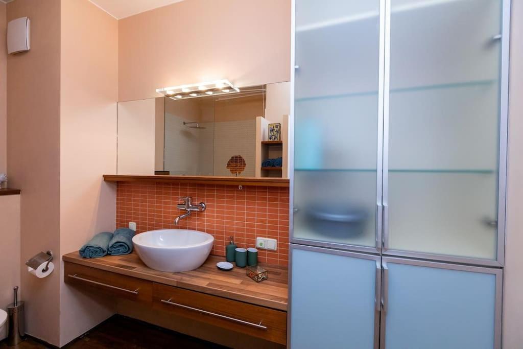 Stunning Apartment. Garage. Security. Mokotow Area * Varsovia