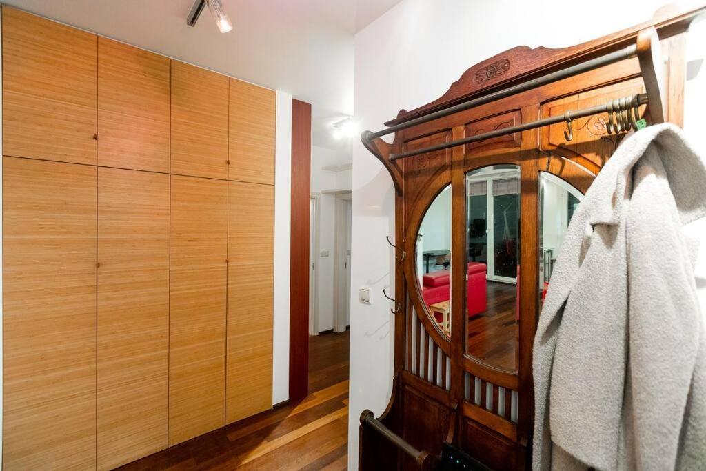 Stunning Apartment. Garage. Security. Mokotow Area * Varšava